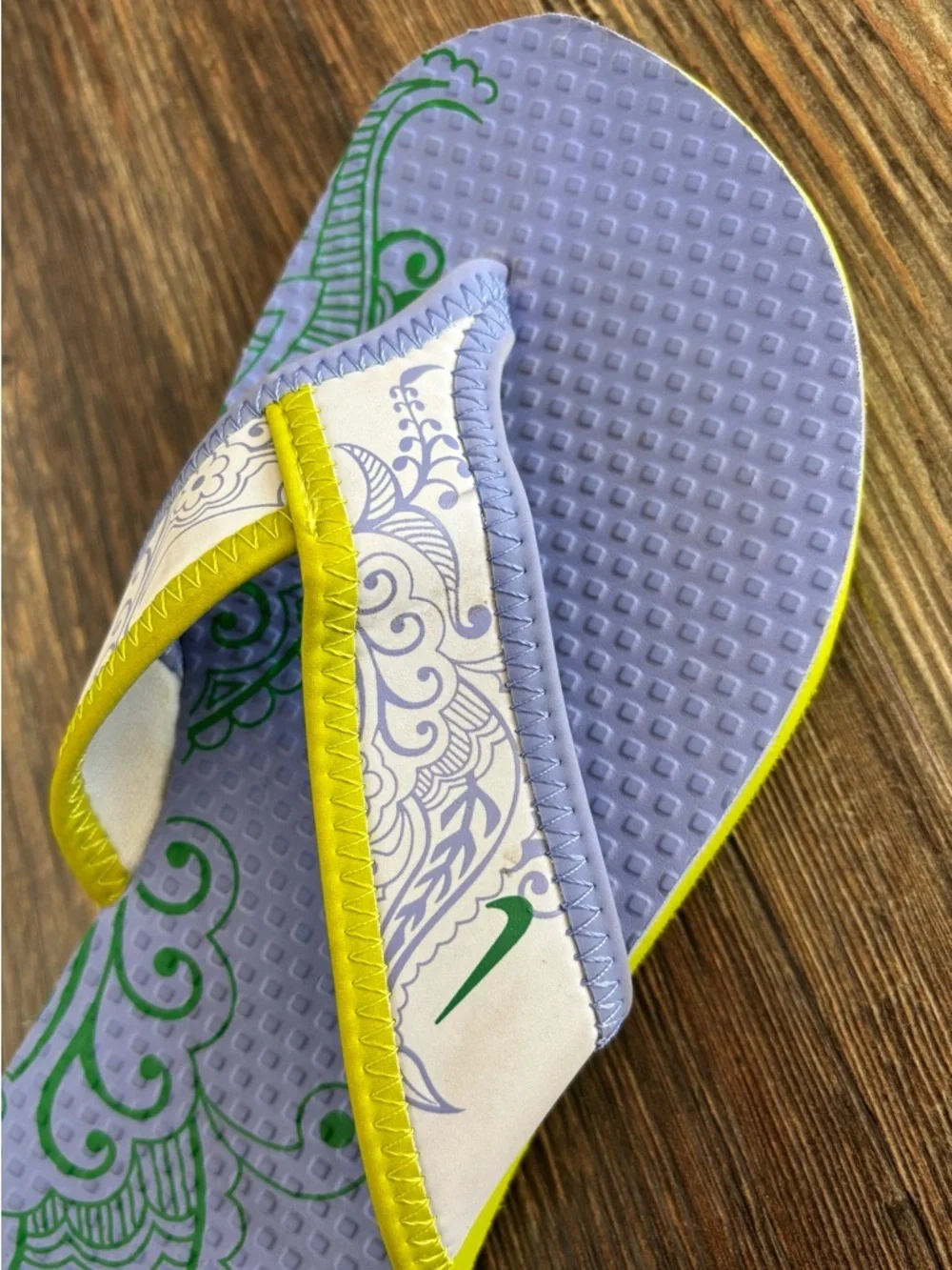Y2K Nike Flip Flops Sandals Womens 6 Periwinkle Blue Lime Green Henna Pattern